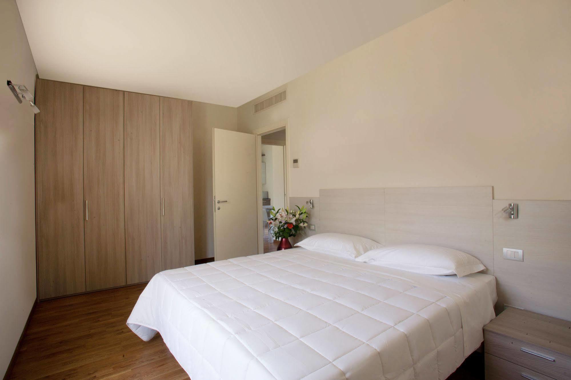 Residence Le Querce Чернуско-суль-Навильо Экстерьер фото